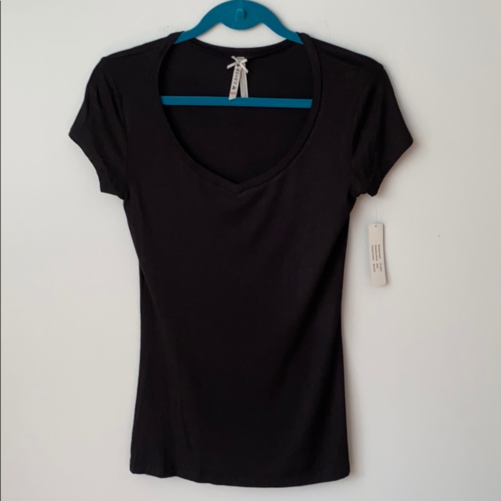 NWT J.O&CO V-Neck Short Sleeve Tee